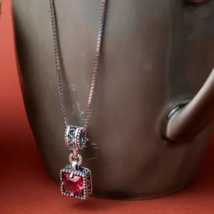 Collana con pendente quadrato piccolo – Linea Roma