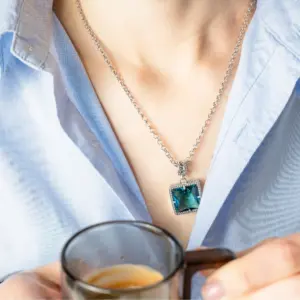 Collana con pendente quadrato – Linea Roma